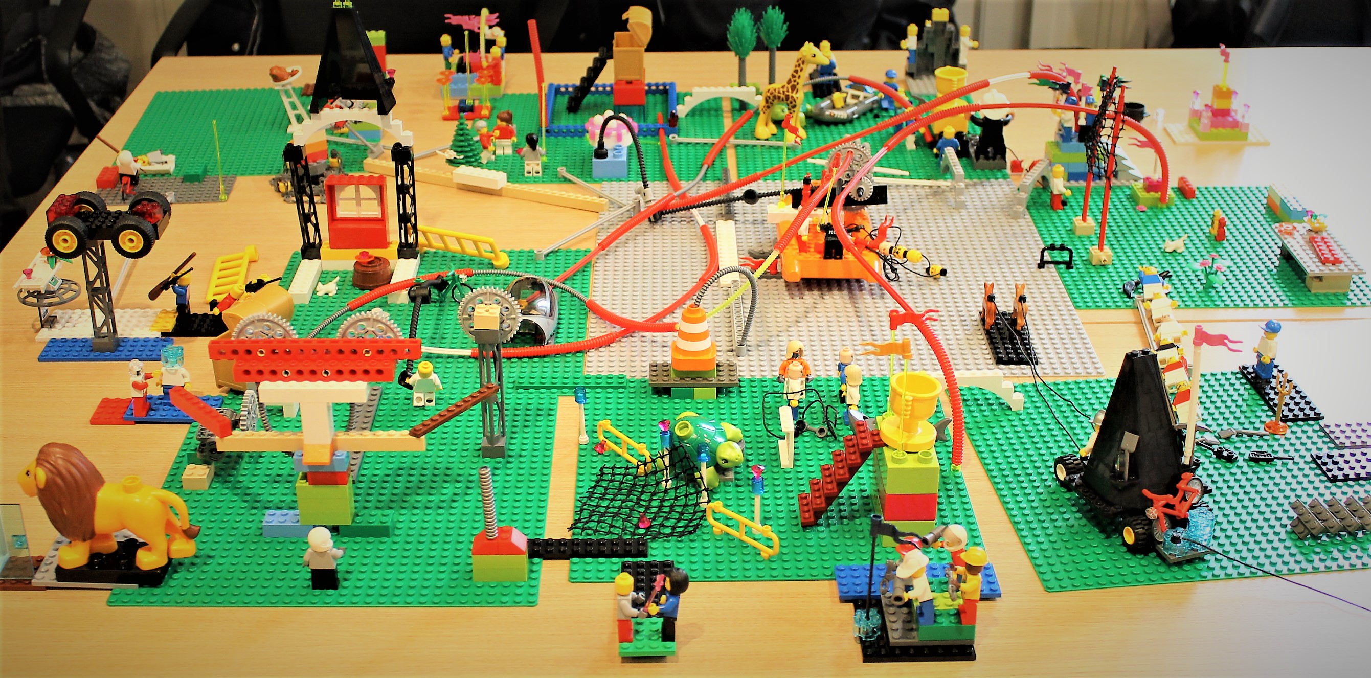 Lego (c) Challenges et idées de team building originaux autour de l'intelligence collective - Agilité - Codéveloppement