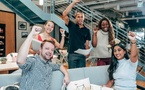 Salle privée ou événement outdoor : quelle est la meilleure option pour un anniversaire d’entreprise en Rhône-Alpes ?